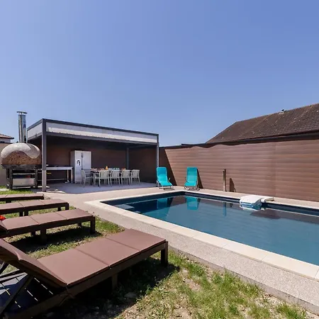 فيلة Bambou I Piscine Sauna Hammam 20 Pers *
